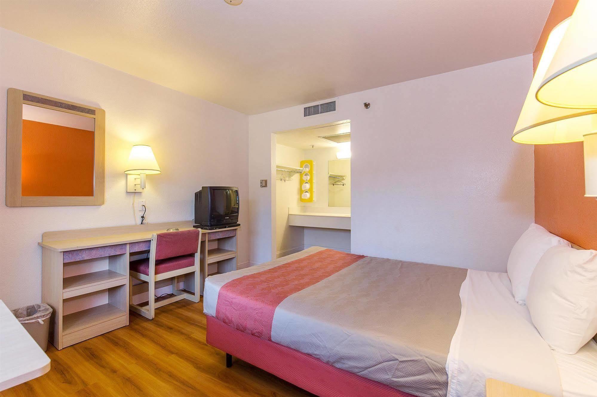 Motel 6 Vallejo - Maritime North 외부 사진