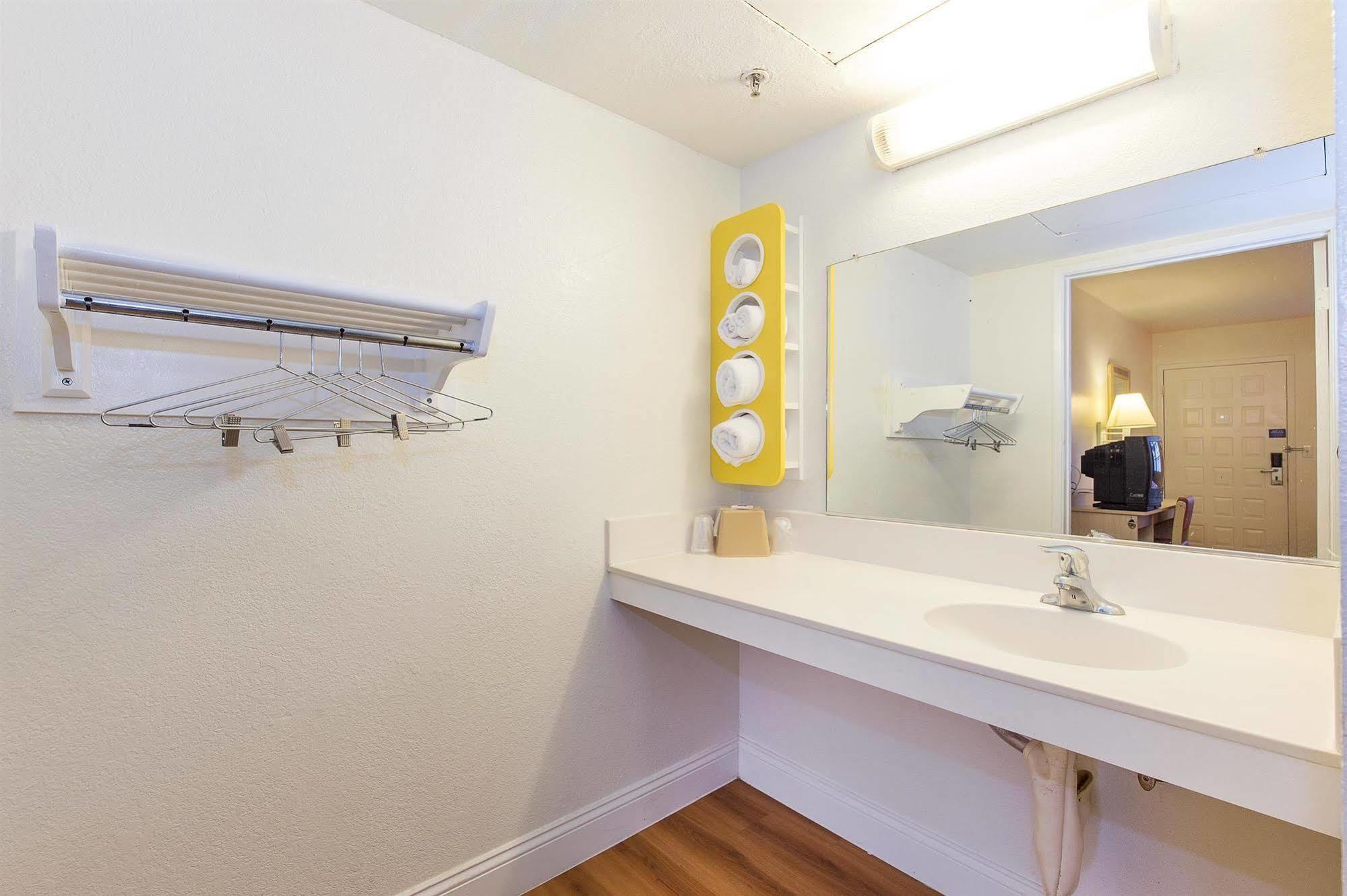 Motel 6 Vallejo - Maritime North 외부 사진
