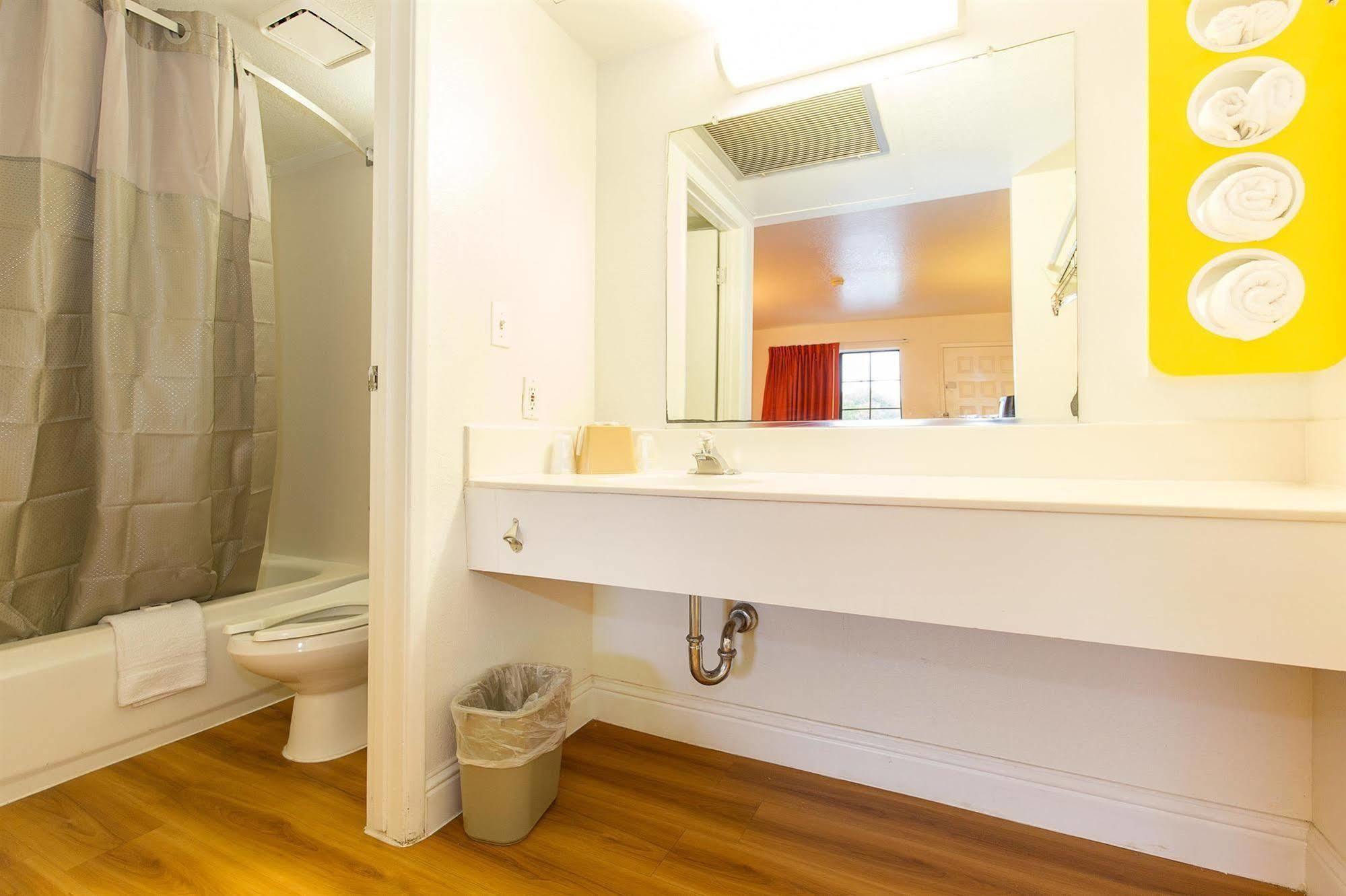 Motel 6 Vallejo - Maritime North 외부 사진