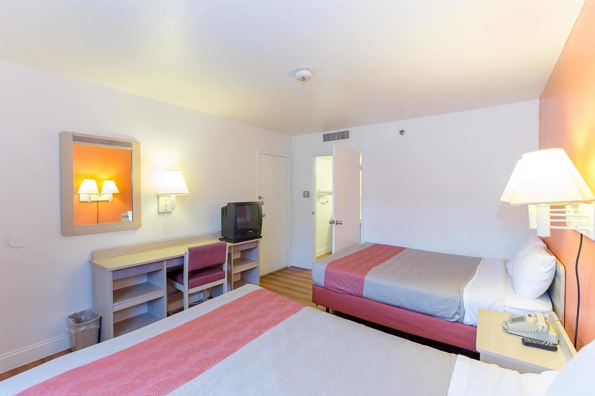 Motel 6 Vallejo - Maritime North 외부 사진
