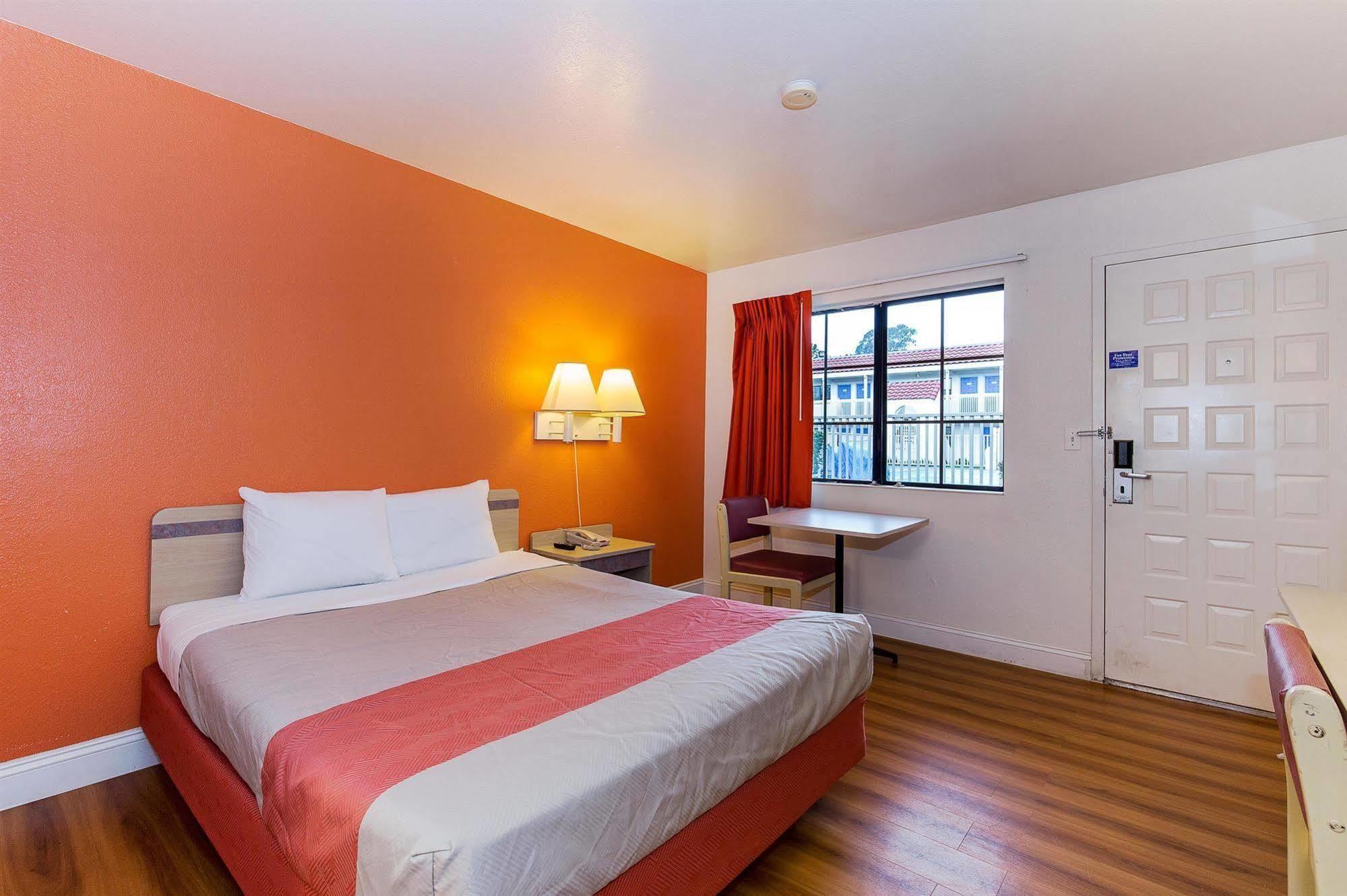 Motel 6 Vallejo - Maritime North 외부 사진