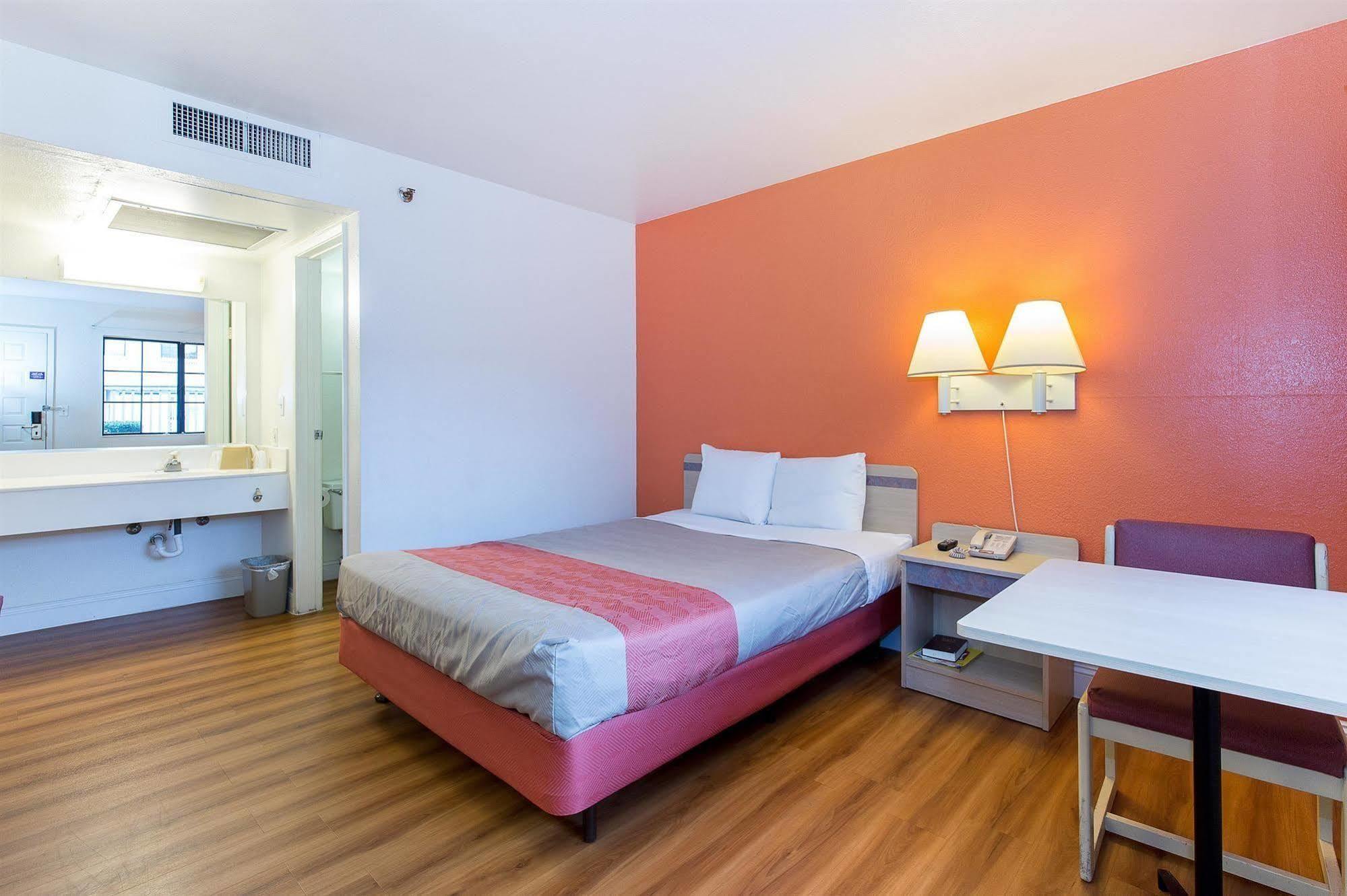 Motel 6 Vallejo - Maritime North 외부 사진